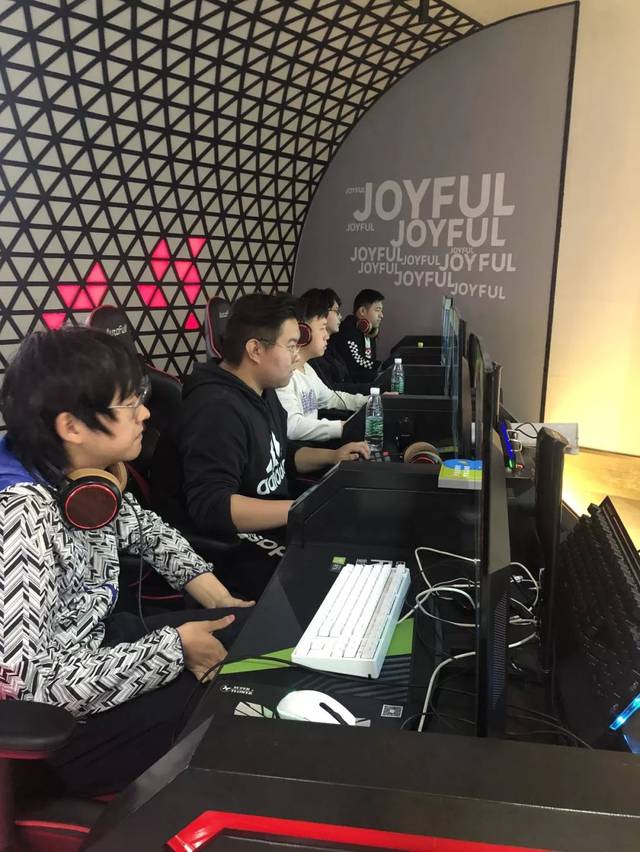 本土分析师 本土分析师